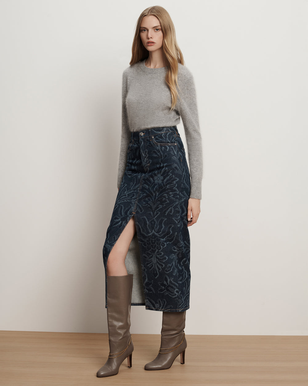 J25107210332DJ_INDIGO_DAMASK_01